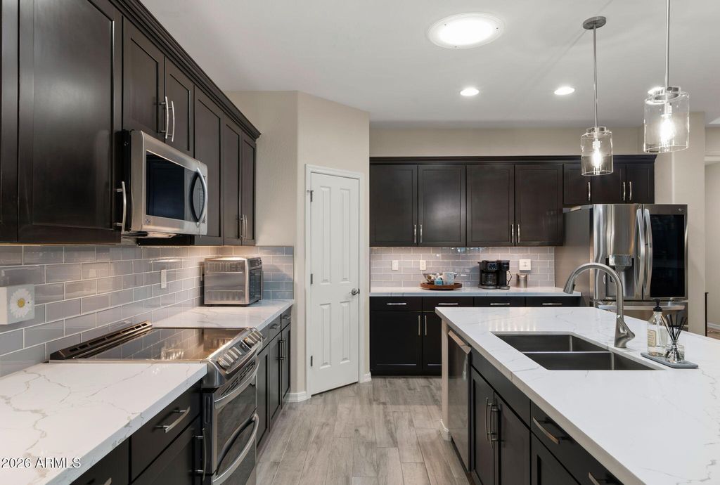 Image 16 of property listing at 9277 W BUCKHORN Trail, Peoria, AZ 85383