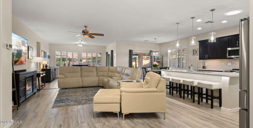 Image 2 of property listing at 9277 W BUCKHORN Trail, Peoria, AZ 85383