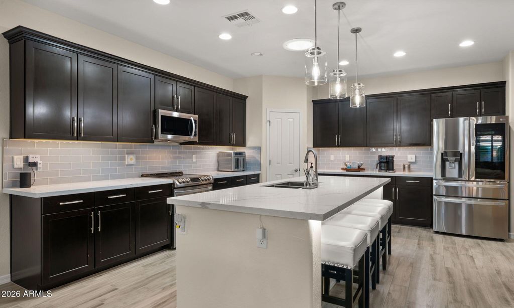 Image 3 of property listing at 9277 W BUCKHORN Trail, Peoria, AZ 85383