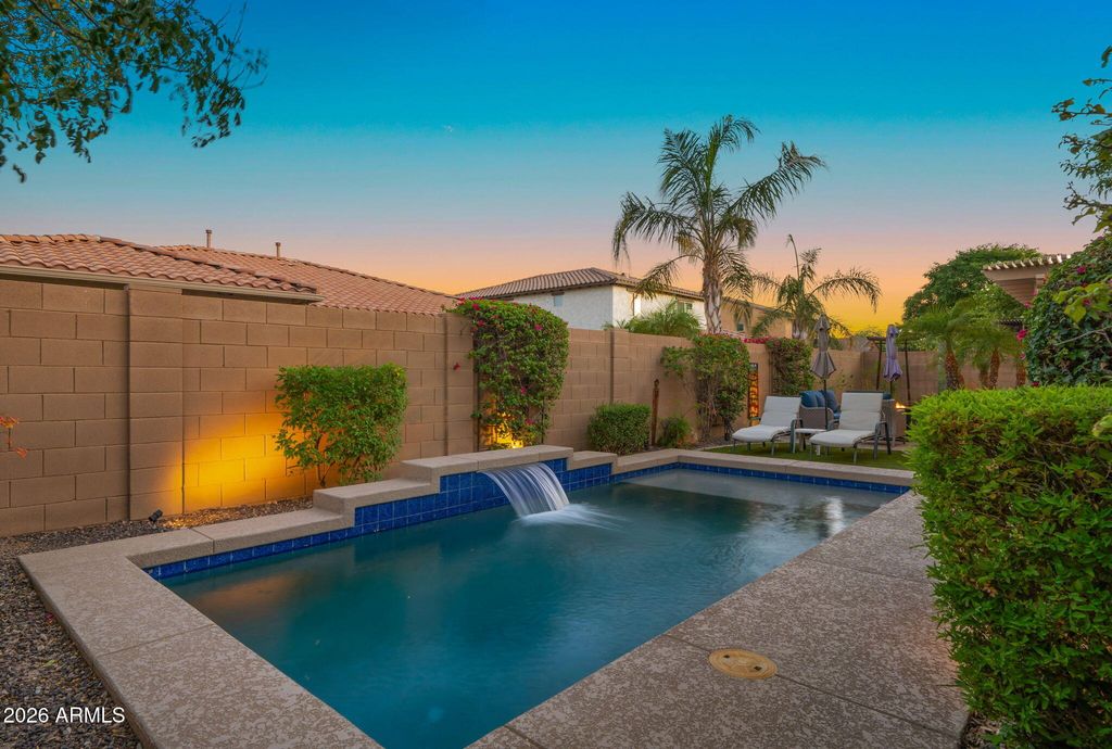 Image 6 of property listing at 9277 W BUCKHORN Trail, Peoria, AZ 85383