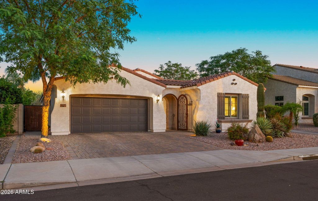 Image 7 of property listing at 9277 W BUCKHORN Trail, Peoria, AZ 85383