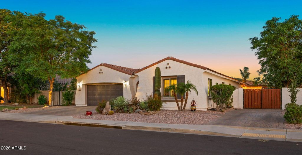 Image 8 of property listing at 9277 W BUCKHORN Trail, Peoria, AZ 85383