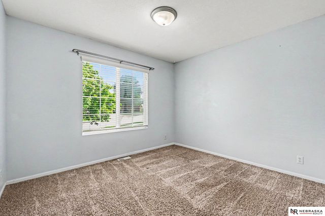 4618 Springview Drive, Papillion, NE 68133