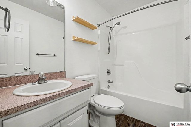 4618 Springview Drive, Papillion, NE 68133
