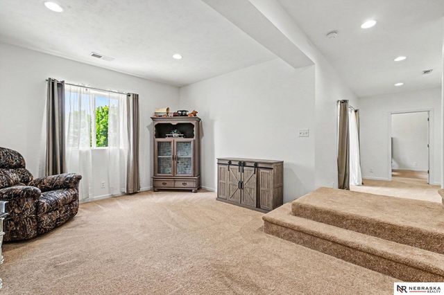 4618 Springview Drive, Papillion, NE 68133