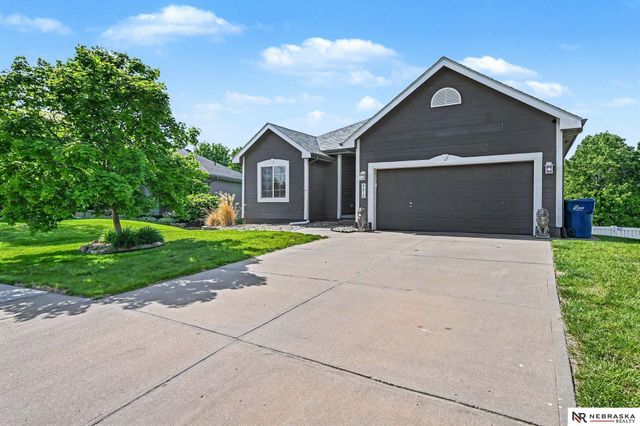 4618 Springview Drive, Papillion, NE 68133