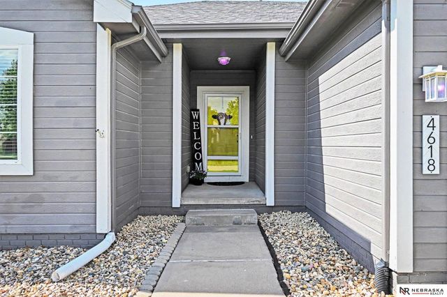 4618 Springview Drive, Papillion, NE 68133