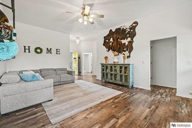 4618 Springview Drive, Papillion, NE 68133