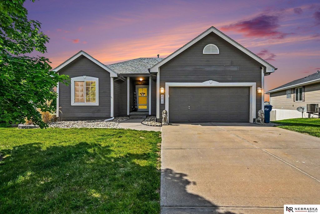 4618 Springview Drive, Papillion, NE 68133
