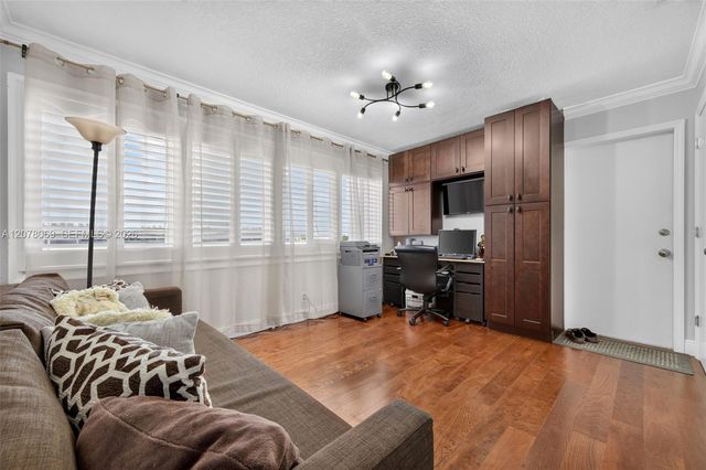 329 SE 3rd Street 501T, Hallandale Beach, FL 33009
