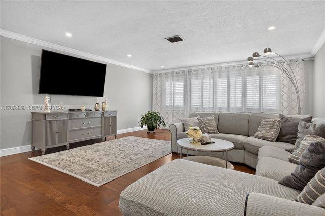 329 SE 3rd Street 501T, Hallandale Beach, FL 33009