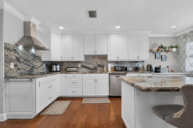 329 SE 3rd Street 501T, Hallandale Beach, FL 33009