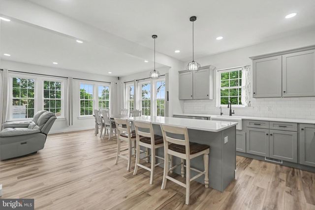 12 OAK LANE, Mechanicsburg, PA 17050