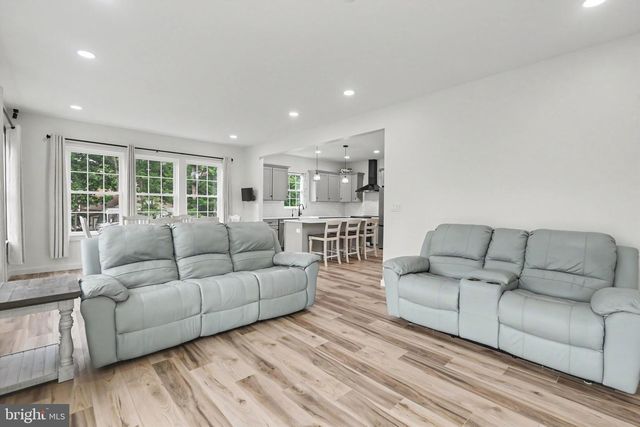 12 OAK LANE, Mechanicsburg, PA 17050