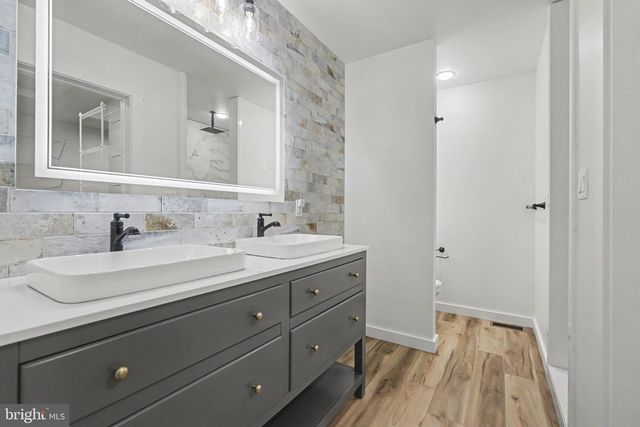 12 OAK LANE, Mechanicsburg, PA 17050