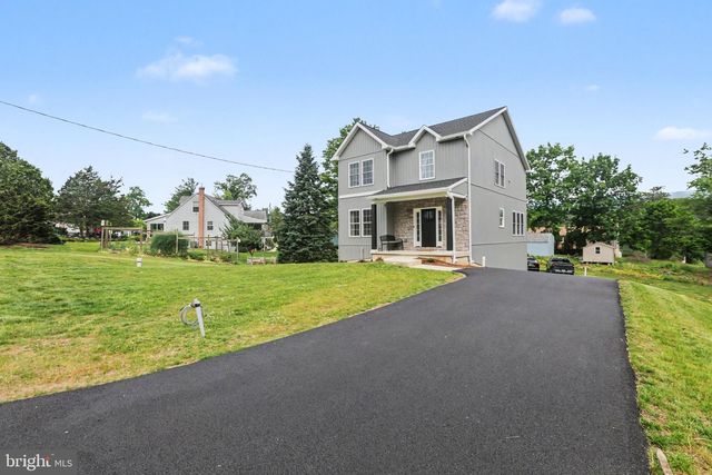 12 OAK LANE, Mechanicsburg, PA 17050
