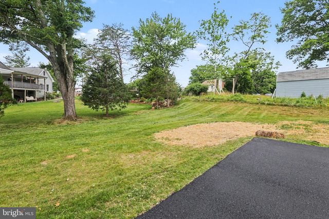 12 OAK LANE, Mechanicsburg, PA 17050