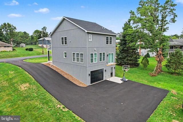 12 OAK LANE, Mechanicsburg, PA 17050