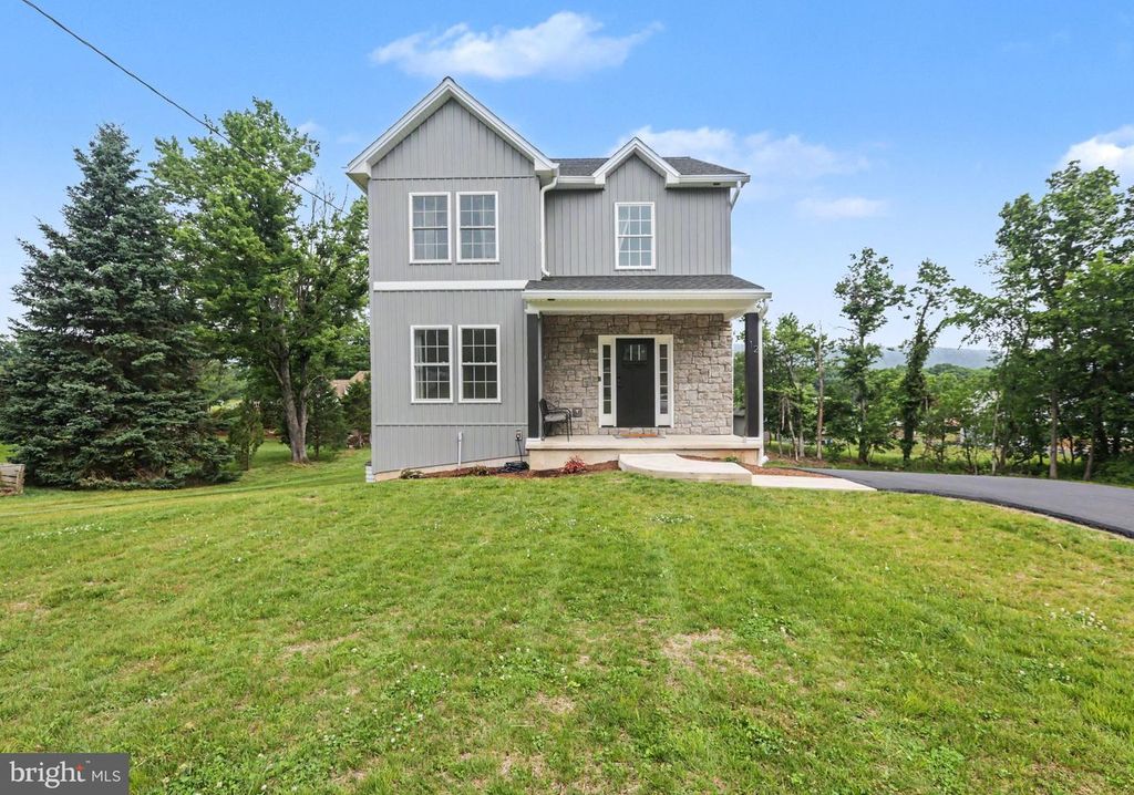 12 OAK LANE, Mechanicsburg, PA 17050