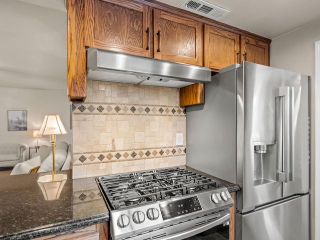 621 W El Paso Ave, Clovis, CA 93611