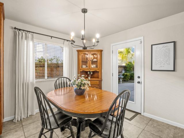 621 W El Paso Ave, Clovis, CA 93611