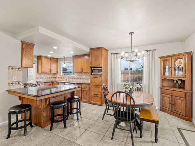 621 W El Paso Ave, Clovis, CA 93611