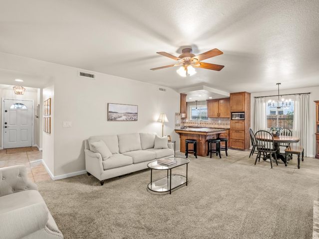 621 W El Paso Ave, Clovis, CA 93611