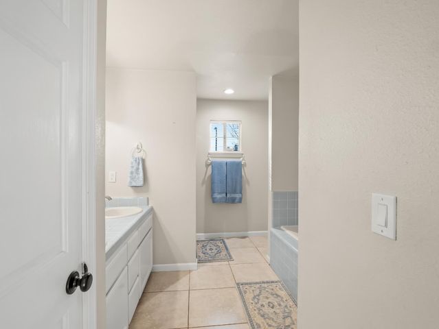 621 W El Paso Ave, Clovis, CA 93611