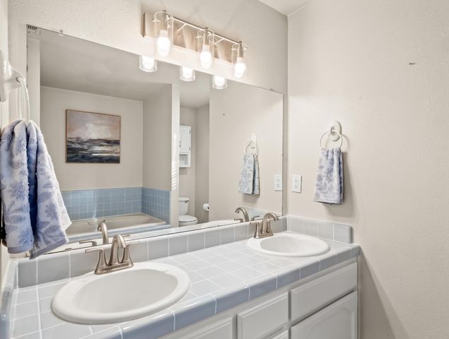 621 W El Paso Ave, Clovis, CA 93611