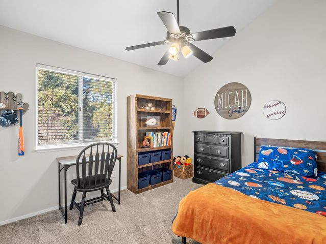 621 W El Paso Ave, Clovis, CA 93611