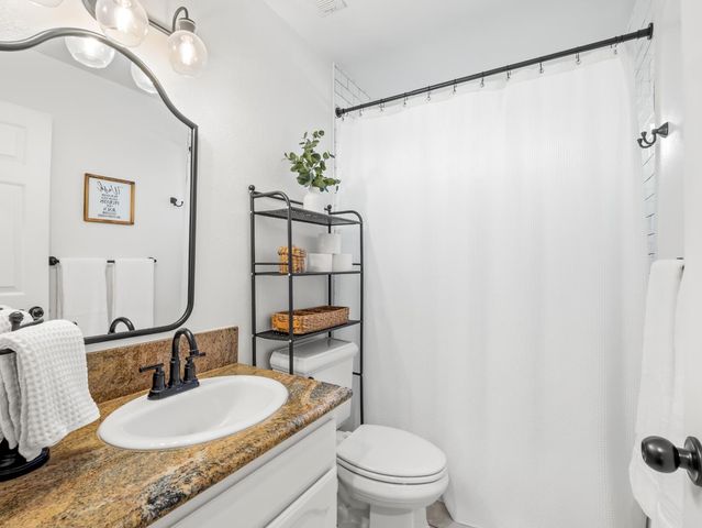 621 W El Paso Ave, Clovis, CA 93611