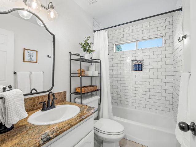 621 W El Paso Ave, Clovis, CA 93611