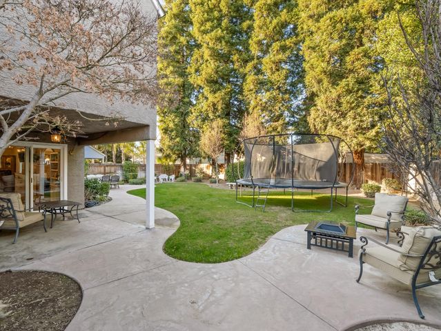 621 W El Paso Ave, Clovis, CA 93611