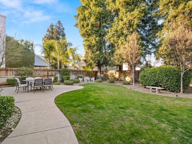 621 W El Paso Ave, Clovis, CA 93611