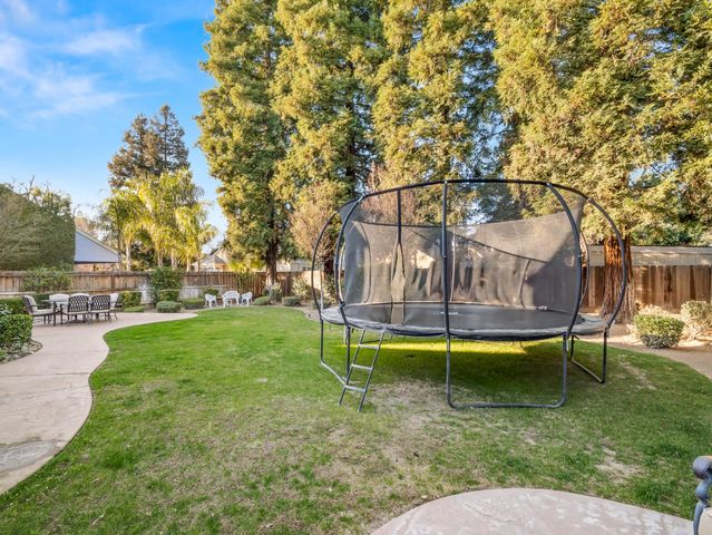 621 W El Paso Ave, Clovis, CA 93611