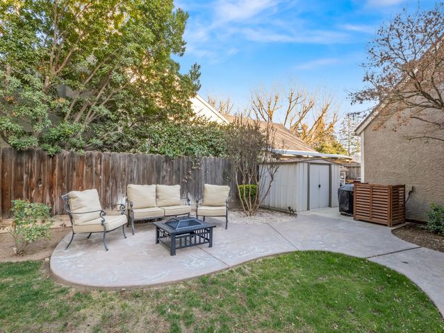 621 W El Paso Ave, Clovis, CA 93611