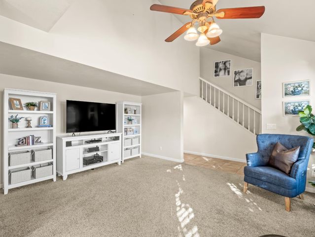 621 W El Paso Ave, Clovis, CA 93611