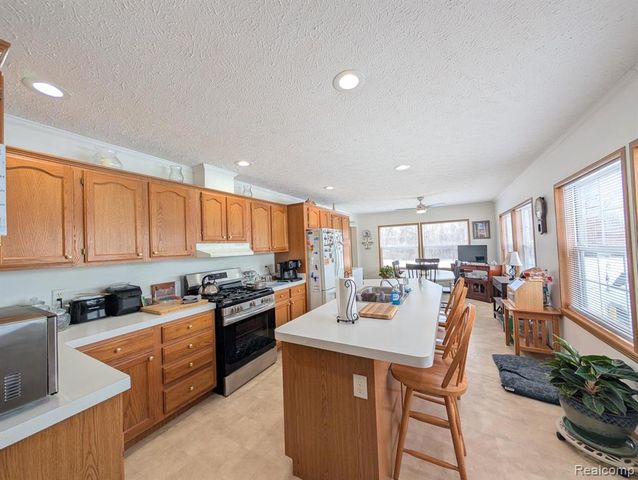 11242 Nearbrook Court, South Lyon, MI 48178