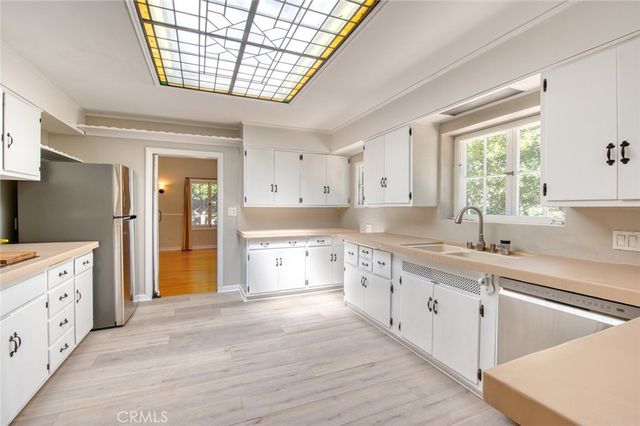 1096 Armada Drive, Pasadena, CA 91103