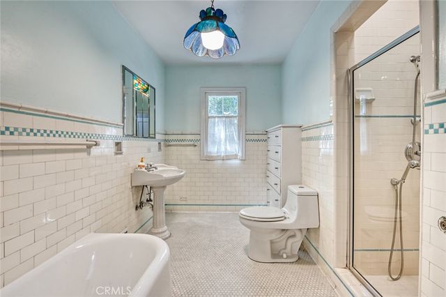 1096 Armada Drive, Pasadena, CA 91103