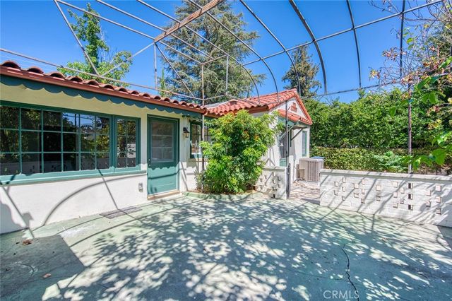1096 Armada Drive, Pasadena, CA 91103