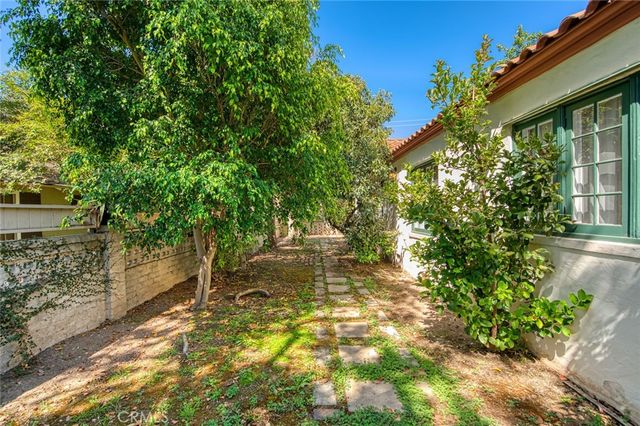 1096 Armada Drive, Pasadena, CA 91103