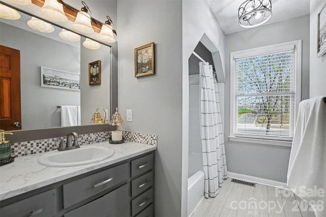 4027 Oakdale Road, Charlotte, NC 28216