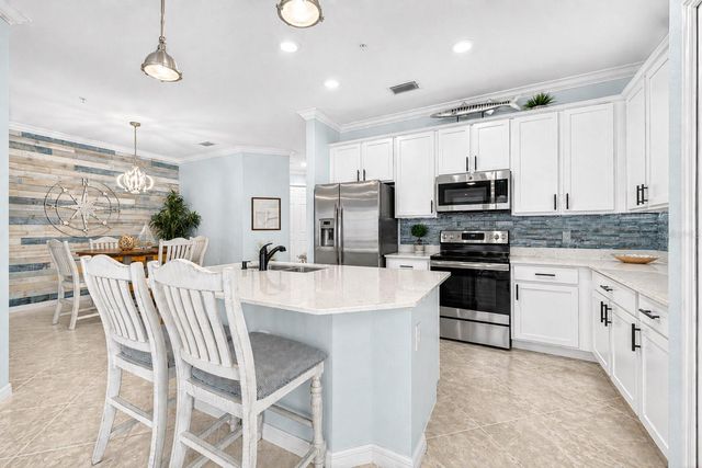 1020 TIDEWATER SHORES LOOP 301, Bradenton, FL 34208