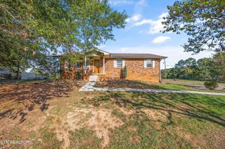 2824 Vicksburg Lane, Strawberry Plains, TN 37871