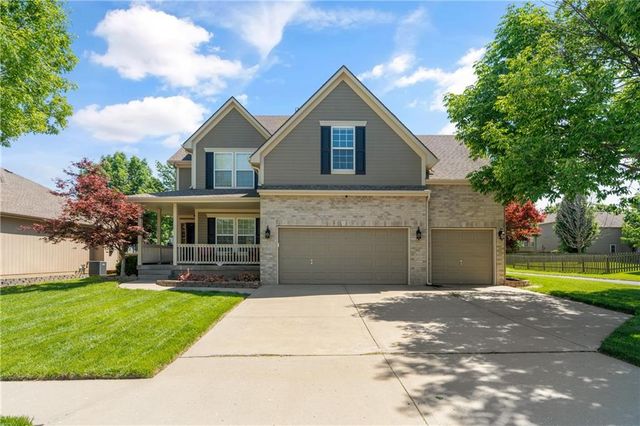 2208 NE Janessa Drive, Blue Springs, MO 64029