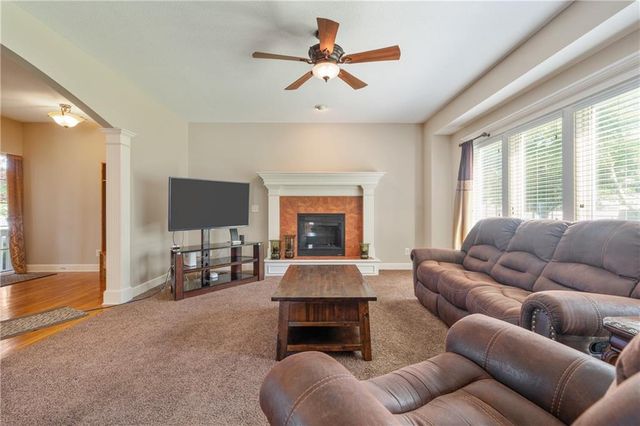 2208 NE Janessa Drive, Blue Springs, MO 64029