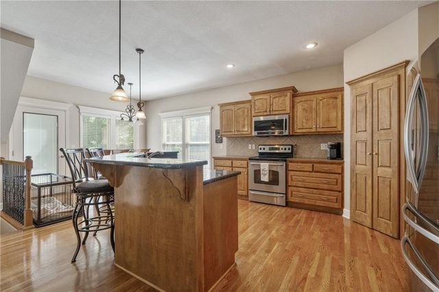 2208 NE Janessa Drive, Blue Springs, MO 64029