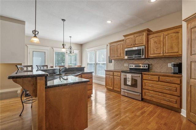 2208 NE Janessa Drive, Blue Springs, MO 64029