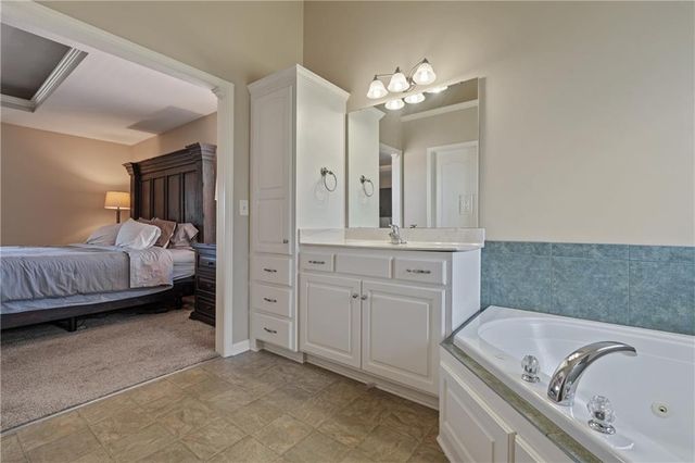 2208 NE Janessa Drive, Blue Springs, MO 64029